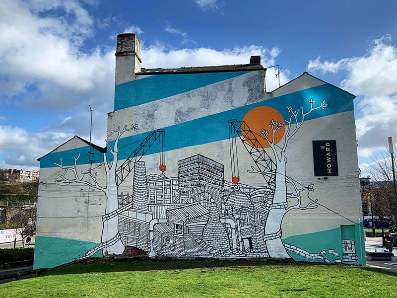 Jo Peel mural in Sheffield, South Yorkshire, on The Howard pub 